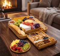 Ensemble de planches à fromage et charcuterie carrées en bambou personnalisées avec couteaux gravés – Cadeau personnalisé pour un anniversaire de mariage écoresponsable