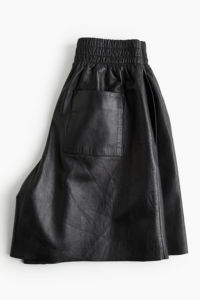 Vente en gros 100% short de haute qualité en faux cuir de couleur noire Sondage sur les shorts personnalisé ample ajusté style cargo en cuir pour femmes - Product Image 3