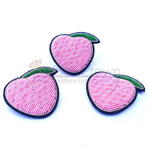 Broches de Fresa de Color Sólido Bordados a Mano con Imán Ecológico de Tela de Alta Calidad al por Mayor con Opciones Personalizadas - Product Image 1