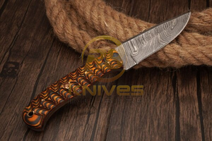 Couteau de chasse et de camping en acier Damas fait main, parmi les plus vendus |   Couteau à lame fixe personnalisé, manche en bois pleine soie, étui en cuir, garantie 3 ans - Product Image 2