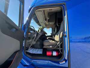 Déstockage gratuit : Condo-slitteur VNL 2021 d'occasion en excellent état, prêt à être expédié porte-à-porte - Product Image 4