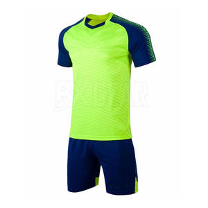 2025, venta al por mayor, camisetas y pantalones cortos de fútbol hechos de tela de poliéster de alto rendimiento adecuada para el entrenamiento - Product Image 2