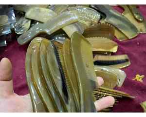 Peigne en corne du Vietnam Finition polie lisse de qualité supérieure Peigne en corne en matériau naturel Idéal pour la coiffure - Product Image 3