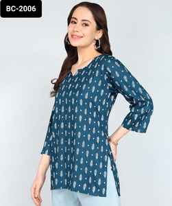 Vêtements fantaisie indiens Tredy à porter Collections Kurtis courtes en coton rayonne avec impression numérique Top grande taille et meilleure qualité Kurtis - Product Image 5