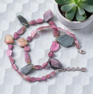 Vintage elegante Rosa verde turmalina piedra preciosa colgante collar étnico etéreo para la curación espiritual - Product Image 1