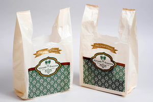 Bolsas de camiseta de material LDPE reciclable hechas en Vietnam con asa de chaleco para compras y uso comercial - Product Image 4