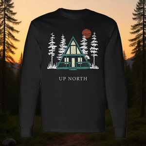 Camiseta de manga larga con diseño de cabaña en forma de A y puesta de sol en el bosque del norte, producto promocional - Product Image 2