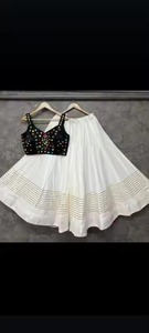 Ropa Festiva de la Mejor Calidad, Ropa Étnica, Lehenga Choli Étnico con Tela Suave y Bordado Precioso - Product Image 5
