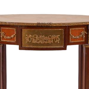Table d'appoint ovale de luxe française avec incrustation florale élégante et accents en laiton doré orné pour un décor de palais classique - Product Image 2