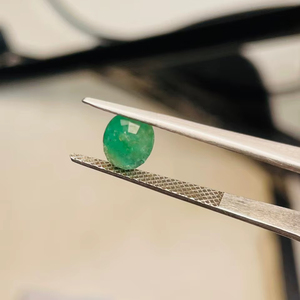 Esmeralda Natural, 2 Piezas, Corte Ovalado, 2.28 Quilates, Piedras Preciosas de Buena Calidad, Lustre, Color Verde Bonito, Pulido Perfecto para Cualquier Joyería - Product Image 5