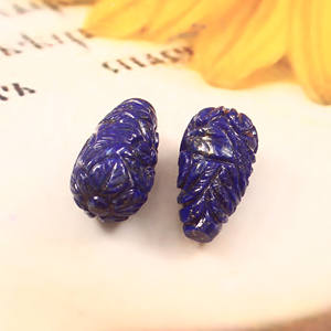 Paire de pierres précieuses vertes en lapis-lazuli de style moghol sculptées à la main 18x10mm Produit en vrac avec taille naturelle 18x10mm - Product Image 1