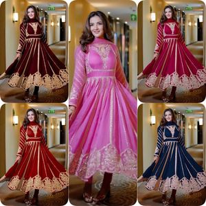 ชุดราตรีงานแต่งงานแบบใหม่ล่าสุด ผ้าจอร์เจียต์เทียม ดีไซน์สวยหรู ประดับด้วยงานปักเลื่อมสวยงาม พร้อมผ้าคลุมไหล่ - Product Image 1