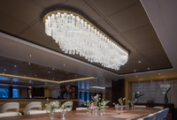 Lustres personnalisés faits à la main en cristal pour grands projets de décoration d'hôtels, bureaux de direction, mariages et hôtels