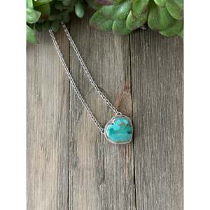 Collier en argent sterling turquoise du sud-ouest avec accents de perles et de zircons - Product Image 3