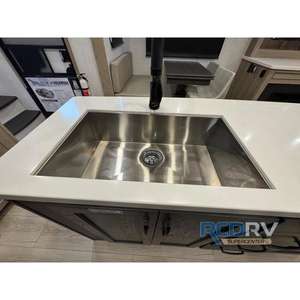 Caravane de luxe 2025 Forest River RV Rockwood Signature R331RL avec suspension indépendante pour les aventures 4x4 - Product Image 4