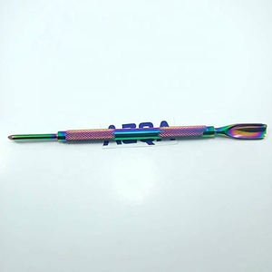 Pousse-cuticules professionnel en acier inoxydable à double extrémité pour le soin des ongles, la manucure et la pédicure, couleur multi-couches - Product Image 5