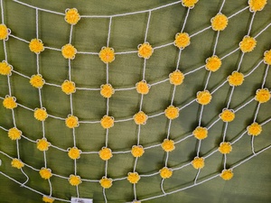 Dupatta ไข่มุกลายดอกไม้สีเหลืองทำด้วยมือ | ผ้าคลุมหน้าเจ้าสาว | ผ้าคลุมหน้าเจ้าสาว | ผ้าพันคอดอกไม้แปลกๆสำหรับเจ้าสาวและงานปาร์ตี้ - Product Image 5