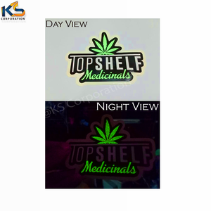 Autocollant lumineux personnalisé découpé étiquette en vinyle autocollant étanche lueur dans l'obscurité autocollants presque réfléchissants - Product Image 6