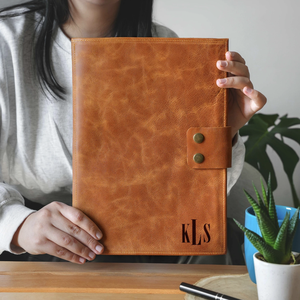 Portafolio de Cuero Personalizado, Regalo para Ella o Él, Soporte para Tablet, Organizador de Cuero, Regalo de Graduación - Product Image 1