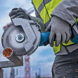 Meuleuse d'angle sans fil BITURBO GWS 18V-180 P avec disque de 180 mm, profondeur de coupe de 230 mm, interrupteur de protection, 2 disques de coupe inclus - Product Image 2