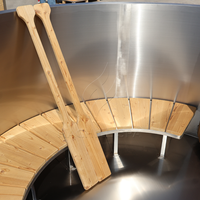 Spa de bien-être extérieur toutes saisons, bain à remous chauffé au bois, bois carbonisé, hiver, jardin nordique, design classique