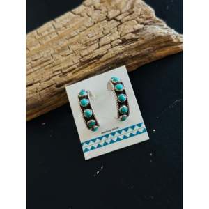 Pendientes de Aro de Plata de Ley y Turquesa Kingman, Hechos por los Navajo, Joyería Cultural Coleccionable para Agregar Estilo a tu Look - Product Image 4