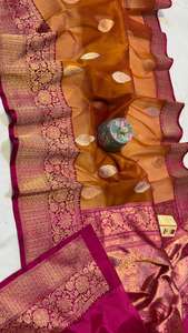 Sari de Seda Organza Banarasi 100% Pura y Auténtica, Tejido a Mano, con Bordado Intrincado y Protección Solar Tradicional - Product Image 3