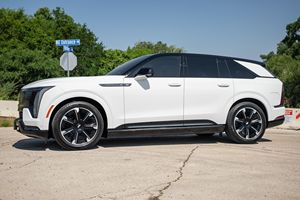 Gran Oferta: Cadillac Escalade IQ Sport 2025, Listo para Enviar - Product Image 3