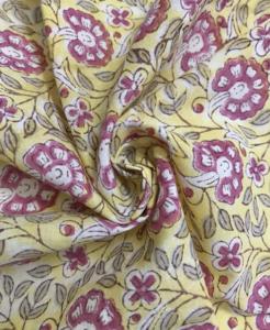 Tela Vintage con Estampado Floral Indio Hecho a Mano, Estilo Floral Indo-Europeo - Product Image 1