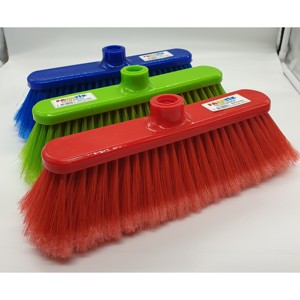 Escoba de Plástico Resistente con Cerdas Suaves para Pisos, Nueva Escoba Manual para Limpieza del Hogar y Jardín - Product Image 2