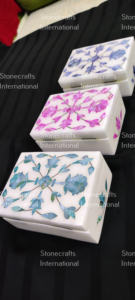 Boîte à bijoux de vadrouille en marbre au design unique avec doublure en velours doux Organisez vos bijoux de maison ou de voyage avec style - Product Image 4