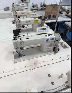 Máquina de coser industrial de puntada recta Juki DU-1181N-7 usada - Una aguja, alimentación superior e inferior, pie de arrastre, marco de acero, mango de plástico - Product Image 6