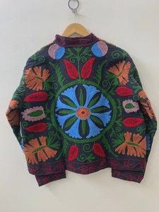 Veste en coton indien Suzani noire, broderie artisanale, veste en coton matelassée, veste bohème - Product Image 2