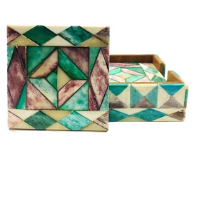 Dessous de verre design vert Tampons de vaisselle d'intérieur classiques Meilleur décor à la maison et design de table à manger pour la maison et le dîner élégants - Product Image 4