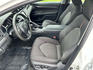 Toyota Camry XSE Turbo 2020, Sedán Automático con Motor V6 de 3.5L, Asientos de Cuero, Techo Corredizo Panorámico, Faros LED y Cámara Trasera - Product Image 4