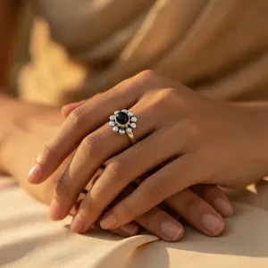 Bague Fleur en Argent 925 et Onyx Noir Style Vintage avec Sertissage Clos, Unisexe, Usage Quotidien, Art Palace, du Rajasthan - Product Image 2