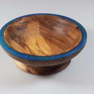 Bol à salade de luxe écologique en résine époxy et bois d'acacia pour servir les aliments lors de fêtes avec des couleurs personnalisables - Product Image 3