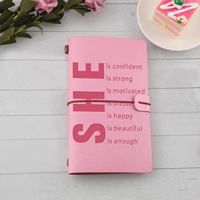 Carnet de voyage SHE Quote en cuir PU rose avec emplacements pour cartes, 70 pages rechargeables, pour femmes