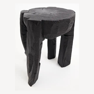 Mesa auxiliar de madera carbonizada rústica Pieza de acento artesanal única para interiores modernos y naturales - Product Image 2