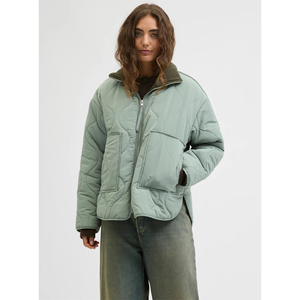 Veste matelassée légère pour femme pour l'hiver Col montant Extérieur Logo personnalisé Veste matelassée d'hiver en gros Taille plus rembourrée - Product Image 6