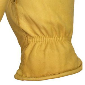 Guantes de conducción con puños cortos y estilo para hombre, diseñados con cuero de piel de cordero suave, corte transpirable, costuras elegantes y atractivo atemporal - Product Image 2