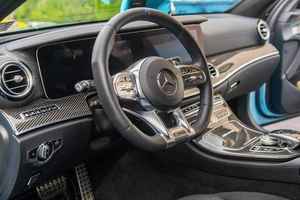 2020 M e r c e d e s AMG E63 S Wagn en caja de cambios manual AWD Asientos de cuero Cámara trasera interior oscura R18 Neumático Hilux Wish Diesel - Product Image 2