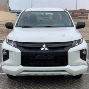 Camioneta L200 2023-2024 Usada, Cuero, Tracción en las Cuatro Ruedas, Control de Crucero Adaptativo, 6 Cilindros, Automática, Techo Panorámico, Cámara Trasera 360, 4 Plazas - Product Image 1