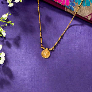 Collar Mangalsutra Moderno de Oro para Boda - Product Image 1