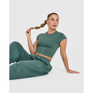 Alta demanda Iced Green 100% algodón camiseta de mujer Casual ligero transpirable y elegante diseñador relajado ajuste gimnasio entrenamiento camiseta - Product Image 6