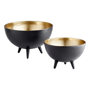 Bol de service moderne en laiton avec base de trépied extérieure enduite de poudre noire et intérieur en or brillant - Product Image 1