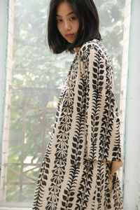 Vestido Maxi Largo de Verano, Estilo Bohemio Étnico, Casual, con Estampado de Bloques de Algodón Ecológico Hecho a Mano y Teñido Anudado - Product Image 5