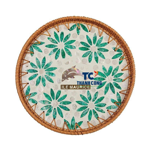 Plateau rond en rotin fait main de haute qualité avec plateau de service en gros MOP idéal pour les maisons côtières et les centres de villégiature à l'île Maurice - Product Image 2