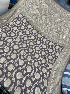 Sari en soie de chiffon Khaddi Georgette fait main, tissage artisanal Banarasi, motif géométrique moderne, qualité supérieure, sari festif pour elle - Product Image 4