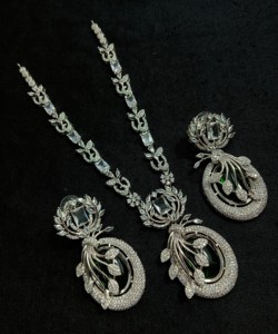 ENSEMBLE DE COLLIER DE MARIÉE EN DIAMANT AMÉRICAIN ET BOUCLES D'OREILLES CLASSIQUES ET DE HAUTE QUALITÉ ENSEMBLE DE BIJOUX DE MARIAGE POUR FEMMES DE STYLE CLASSIQUE - Product Image 4